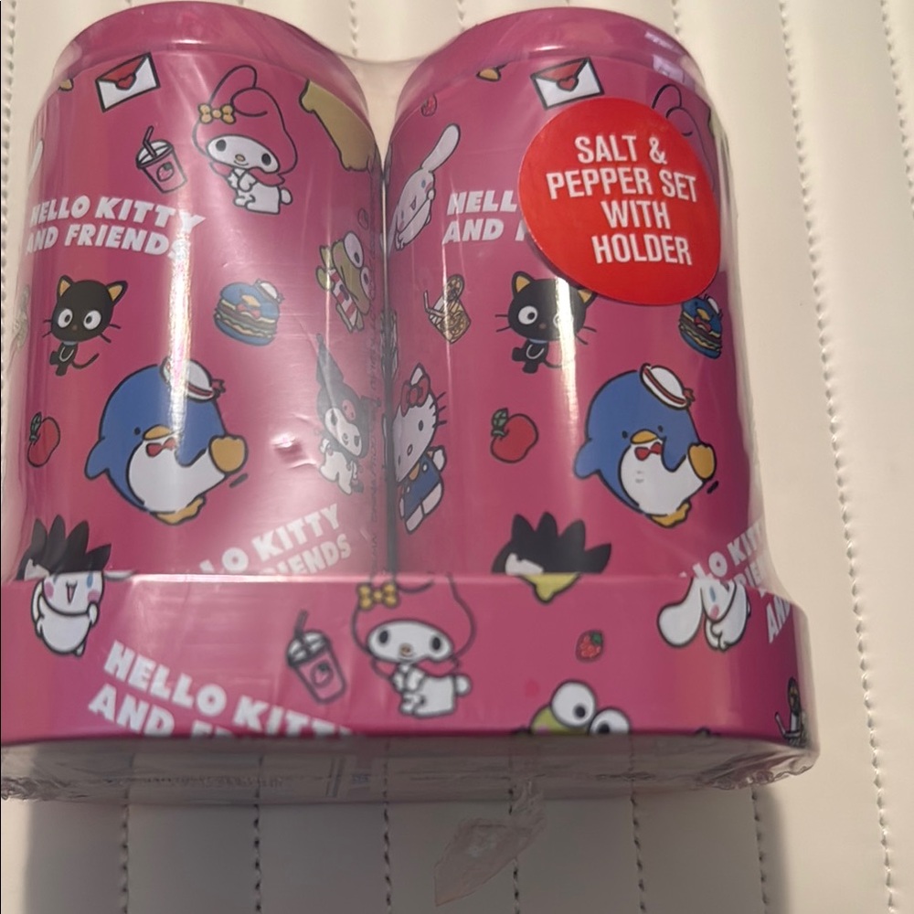 Sanrio Hello Kitty and Friends Pink Salt and Pepper Shaker 💗🌕😍